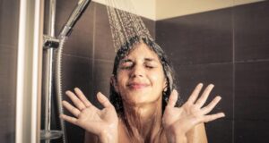 Entenda como um banho quente pode melhorar sintomas da depressão