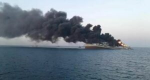 Maior embarcação da marinha iraniana naufraga no Golfo de Omã