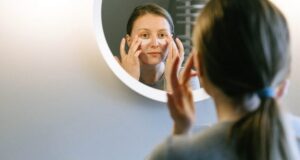 Saiba como fazer a limpeza de pele diária corretamente em seu skin care